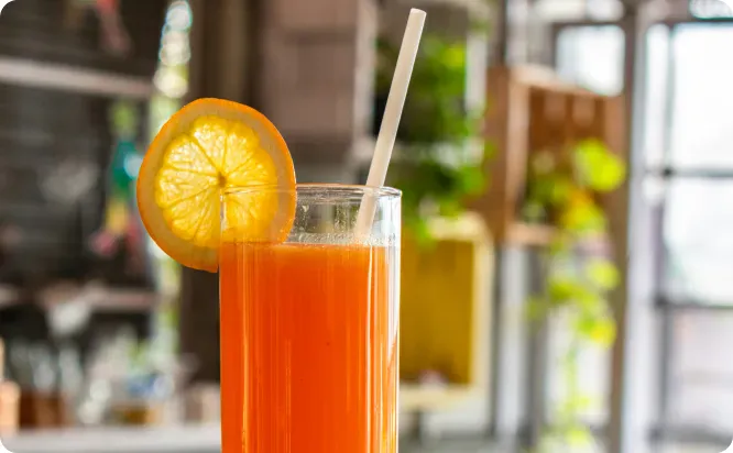 コーヒーとデザートでくつろぐ朝時間